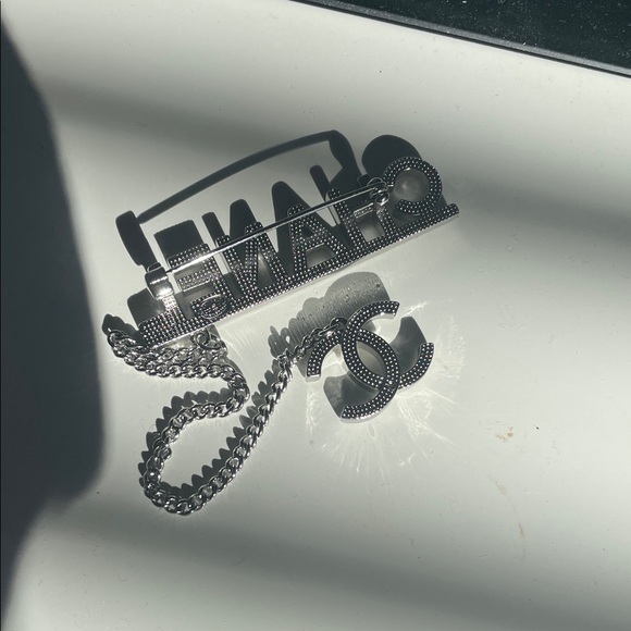 CC Silver Crystal Logo BROOCH - Picture 3 of 4